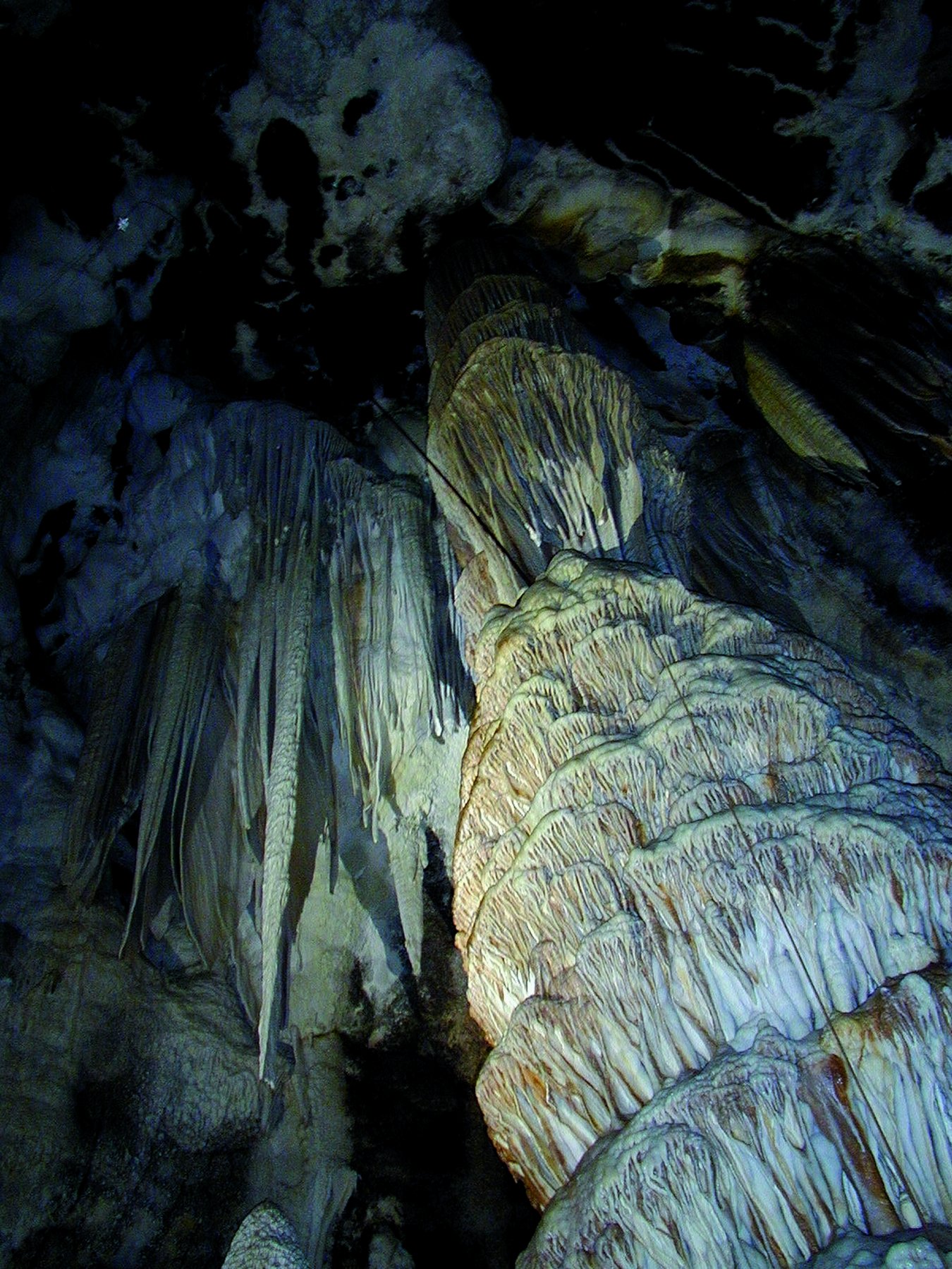 Le concrezioni calcaree all'interno della Grotta di Santa Barbara